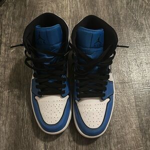 Jordan 1 Mids Signal Blue
